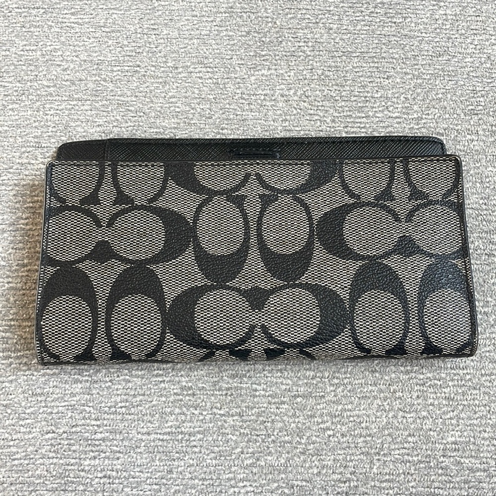 Coach check book